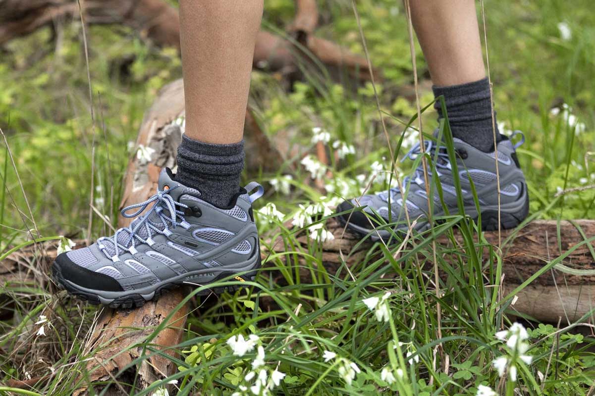 merrell women's moab mid gtx hiking boots